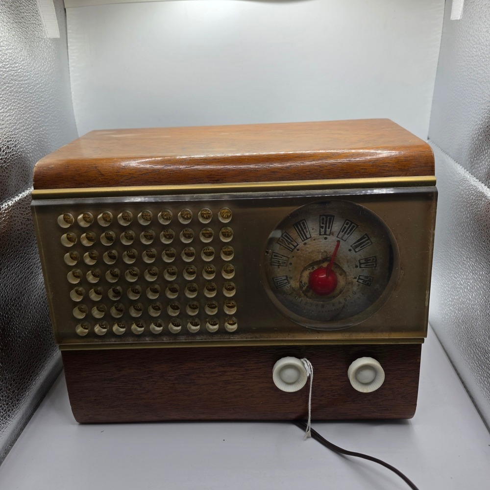 1946 Emerson Model 504 Antique Tube Radio – Working